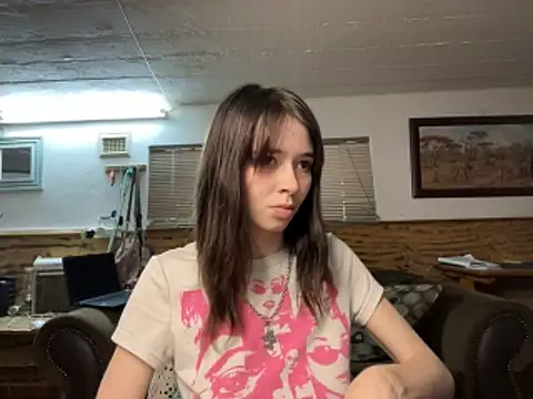 Snapshot of the_holy_t chatting on October 25, 3:40 pm the holy t online show from October 25, 3:40 pm