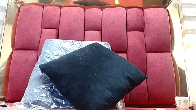 lola warner online show from November 7, 4:34 am