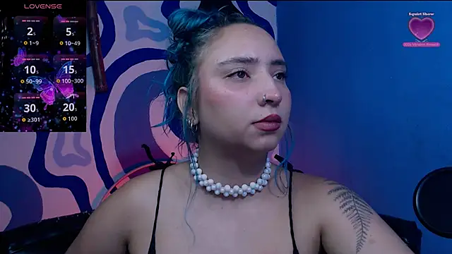 Snapshot of IrisSmil3 chatting on September 30, 3:33 am IrisSmil3 online show from September 30, 3:33 am