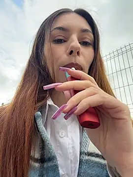 Amelie Crosby online show from July 5, 1:51 pm