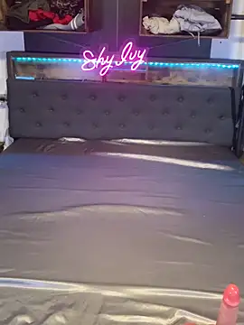 Shy Ivy online show from October 7, 8:50 pm