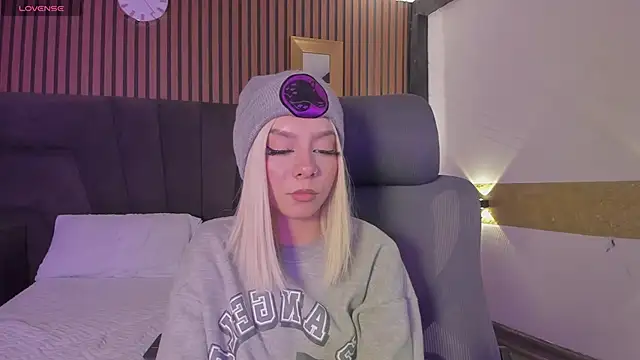 CleoWhite online show from September 26, 4:27 am