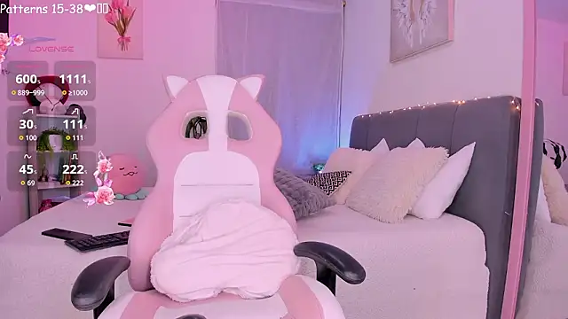 Littlee lollii online show from February 3, 6:22 am