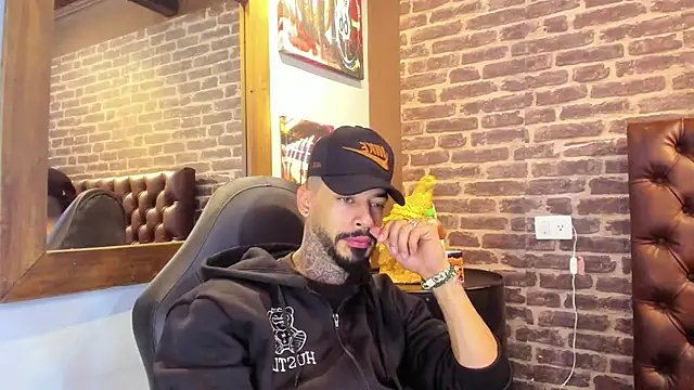 VinzenzRizzo online show from November 5, 4:34 am