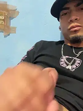 Snapshot of Ricardo2334 chatting on February 24, 8:51 pm Ricardo2334 online show from February 24, 8:51 pm