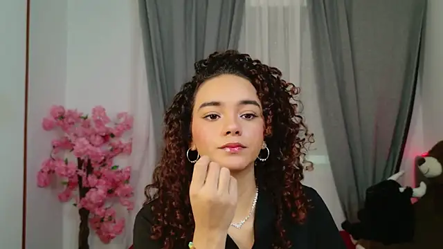 Snapshot of Taylor_Tina chatting on October 9, 9:51 am Taylor Tina online show from October 9, 9:51 am