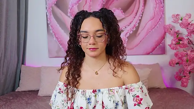 Snapshot of Taylor_Tina chatting on November 29, 6:16 am Taylor Tina online show from November 29, 6:16 am