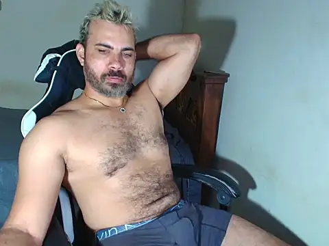 Snapshot of max_love255 chatting on January 17, 1:05 pm max love255 online show from January 17, 1:05 pm