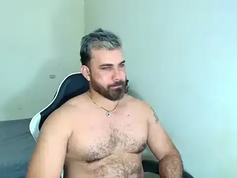 Snapshot of max_love255 chatting on February 25, 9:02 pm max love255 online show from February 25, 9:02 pm