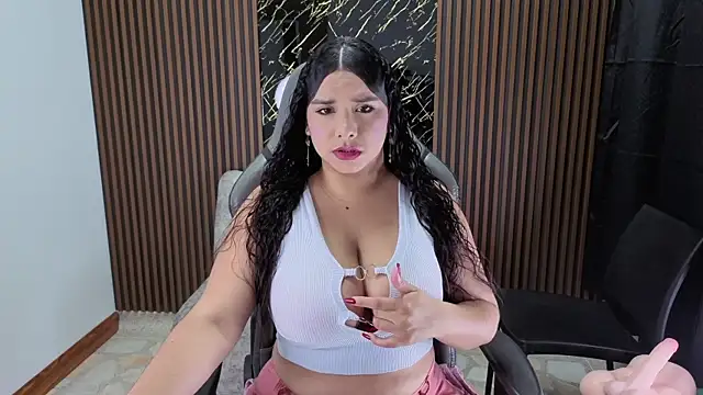 Snapshot of Emy_topless chatting on November 11, 11:10 am Emy topless online show from November 11, 11:10 am