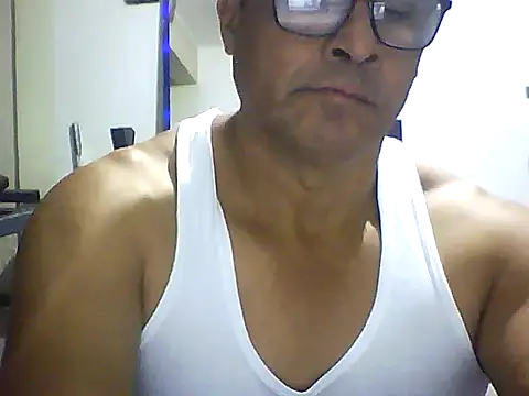 Snapshot of sexigym35 chatting on September 30, 3:44 am sexigym35 online show from September 30, 3:44 am