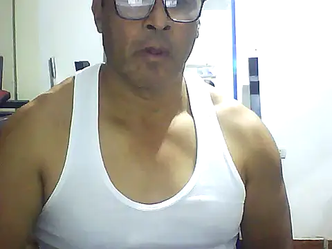 Snapshot of sexigym35 chatting on October 3, 3:25 am sexigym35 online show from October 3, 3:25 am