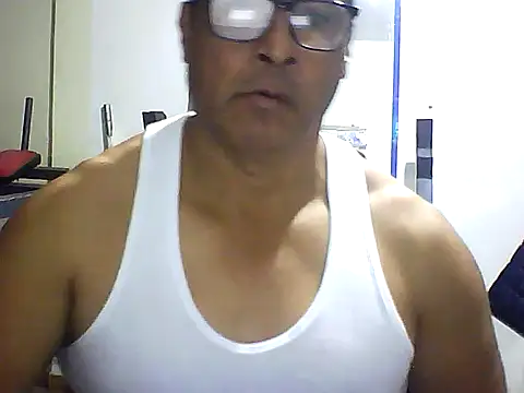 Snapshot of sexigym35 chatting on October 8, 3:48 am sexigym35 online show from October 8, 3:48 am