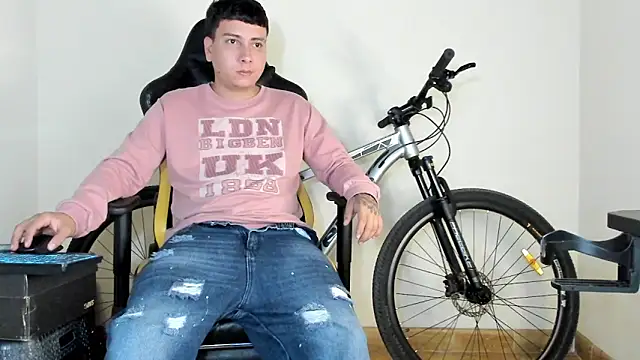 HELLSTAR online show from October 21, 5:30 am