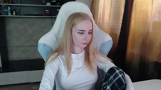 Cutti Crystal online show from March 10, 11:26 am