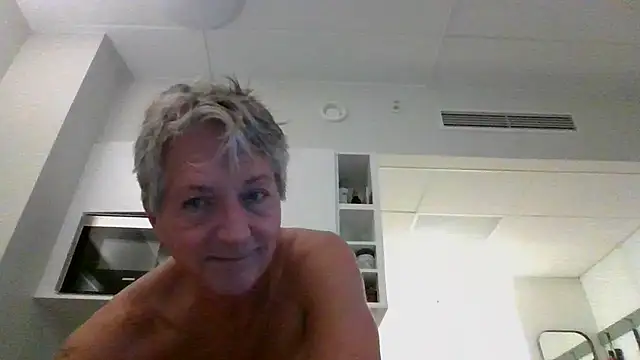 Snapshot of Swegay12-Exhi chatting on October 20, 4:29 pm Swegay12-Exhi online show from October 20, 4:29 pm