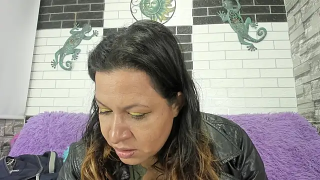 Snapshot of Sandra_Milf_love chatting on September 17, 4:03 am Sandra Milf love online show from September 17, 4:03 am