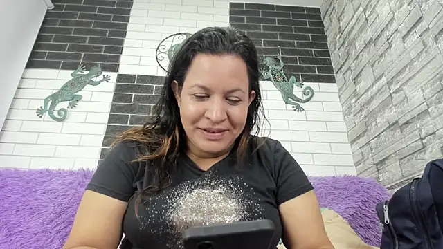 Snapshot of Sandra_Milf_love chatting on September 18, 3:08 am Sandra Milf love online show from September 18, 3:08 am