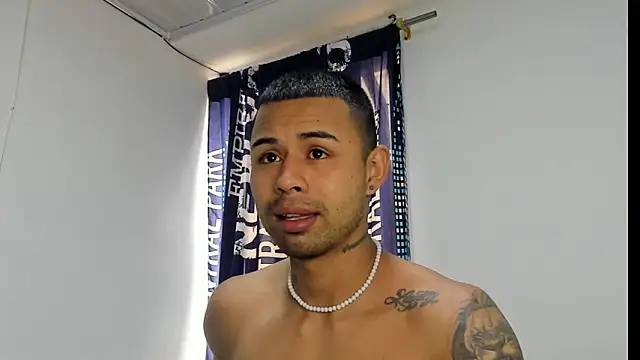  Logan Colton  online show from November 19, 8:53 pm