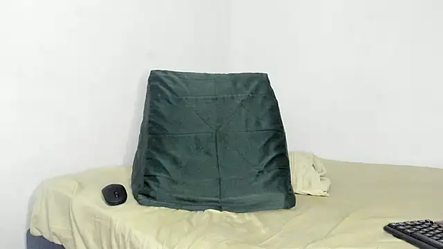  Logan Colton  online show from April 17, 5:16 pm