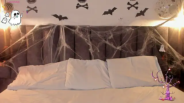 Snapshot of Sophie_Smith19_ chatting on October 23, 3:33 pm Sophie Smith19  online show from October 23, 3:33 pm