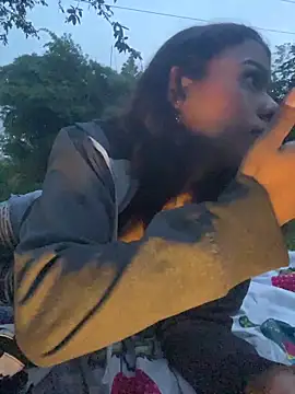 cam11 07 online show from March 27, 11:26 pm