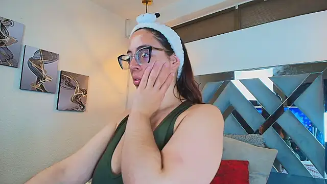 Snapshot of Rossi_ss1 chatting on February 10, 3:54 am Rossi ss1 online show from February 10, 3:54 am