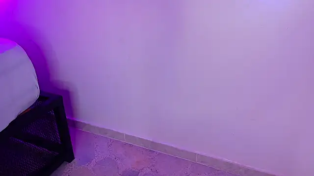 Taylorsmitth  online show from January 8, 11:45 am