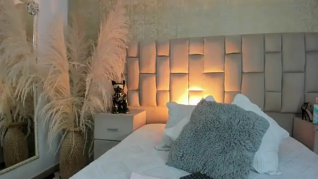 cloesummerr  online show from January 13, 2:00 pm