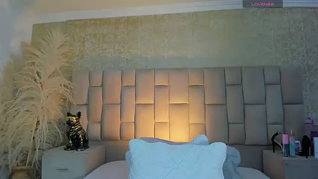 Snapshot of cloesummerr_ chatting on January 19, 1:26 pm cloesummerr online show from January 19, 1:26 pm