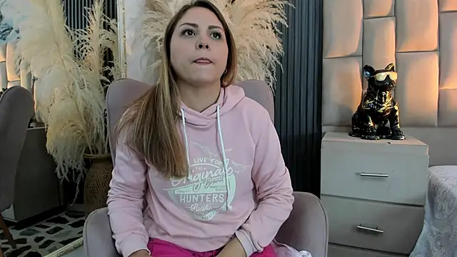 Snapshot of cloesummerr_ chatting on February 7, 1:15 pm cloesummerr online show from February 7, 1:15 pm