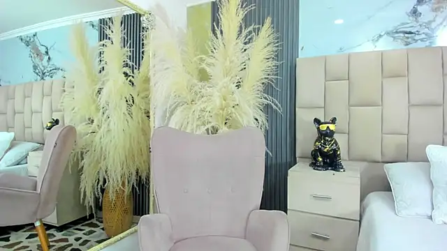 Snapshot of cloesummerr_ chatting on February 15, 12:47 pm cloesummerr online show from February 15, 12:47 pm