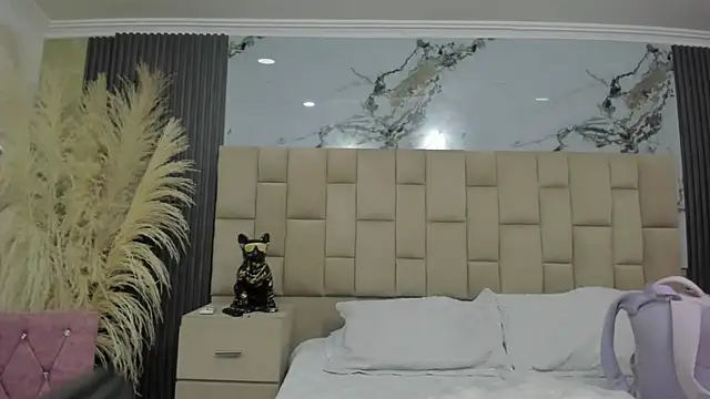 Snapshot of cloesummerr_ chatting on February 17, 12:23 pm cloesummerr online show from February 17, 12:23 pm