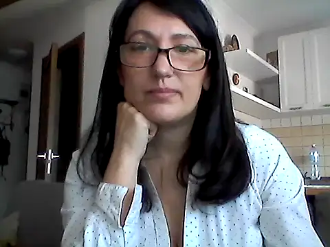 Elena48324 online show from April 12, 8:41 am