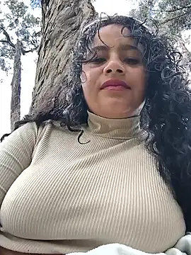 Snapshot of Yaya_watson chatting on June 19, 8:45 pm Yaya watson online show from June 19, 8:45 pm