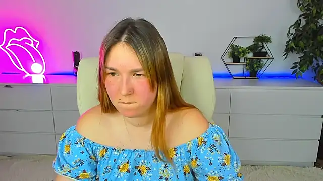 Snapshot of Sofii_darling chatting on February 1, 5:00 pm Sofii darling online show from February 1, 5:00 pm