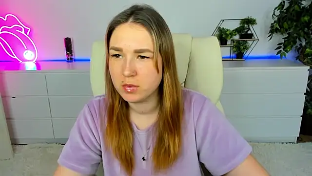 Snapshot of Sofii_darling chatting on February 8, 5:38 pm Sofii darling online show from February 8, 5:38 pm