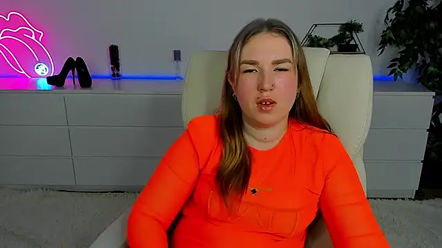 Snapshot of Sofii_darling chatting on February 23, 5:54 pm Sofii darling online show from February 23, 5:54 pm