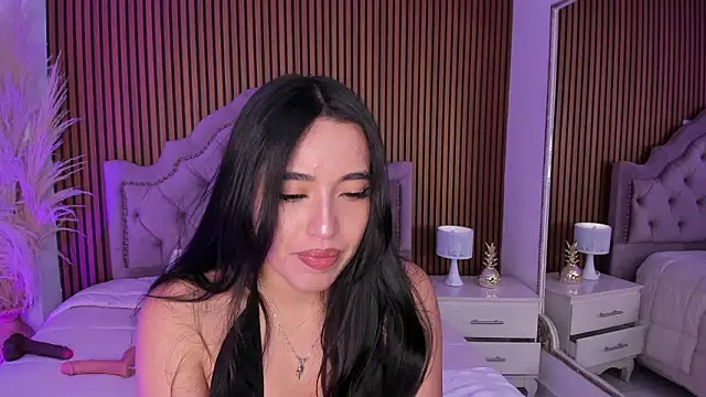 Starbutterflyy  online show from March 14, 4:51 am