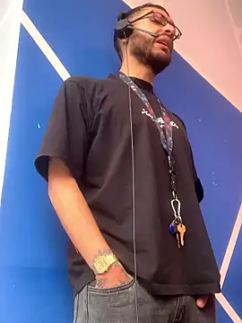 malek xarx  online show from January 16, 1:48 pm