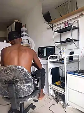 Snapshot of Jhoan_Simply chatting on February 4, 8:14 pm Jhoan Simply online show from February 4, 8:14 pm