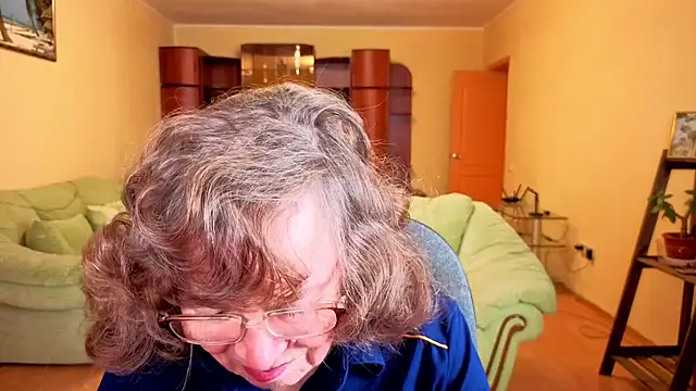 Betty Brick online show from December 2, 4:57 pm