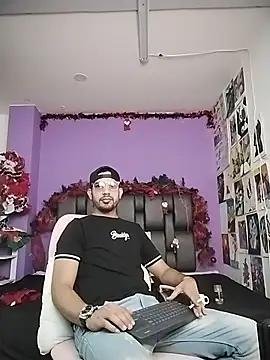 ashtoncooperr online show from December 21, 4:58 pm