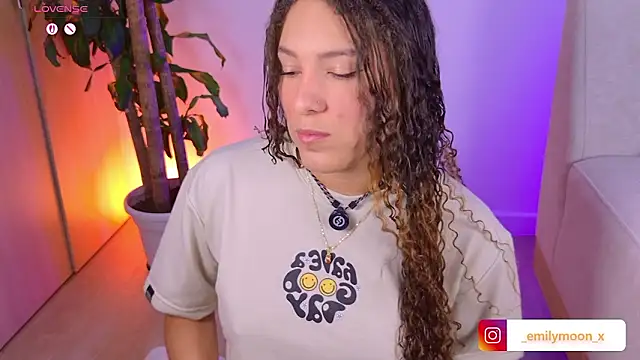 onlyemily  online show from March 4, 1:11 am