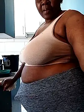 Snapshot of CuteHugeAxx chatting on September 19, 11:00 am CuteHugeAxx online show from September 19, 11:00 am