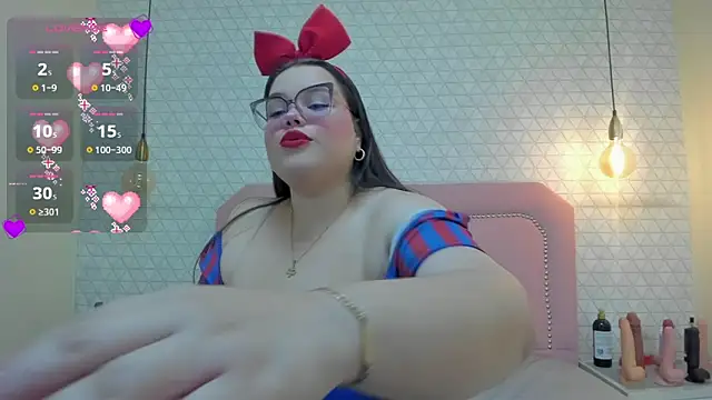 KELSSEYANDERS online show from April 21, 8:01 pm