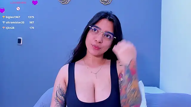 Snapshot of KamilaBetancourt chatting on June 21, 12:13 am KamilaBetancourt online show from June 21, 12:13 am