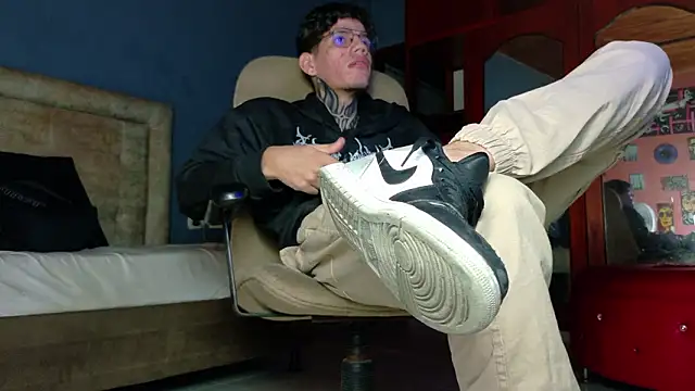 david huge online show from March 1, 6:26 am