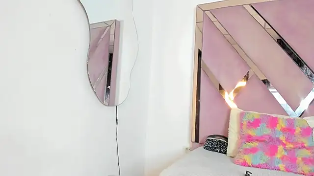 Snapshot of Akiraht chatting on October 10, 8:41 pm Akiraht online show from October 10, 8:41 pm