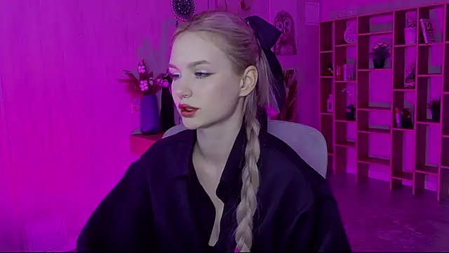 AvaDaviis online show from October 7, 3:20 pm